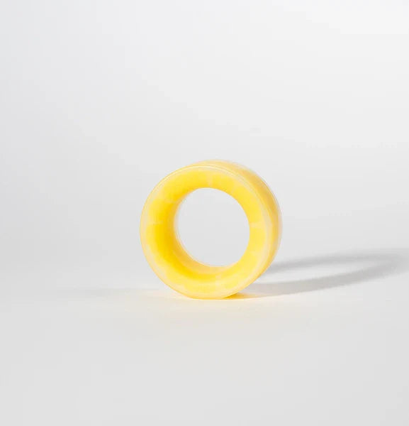 Jeden kus aroma krúžku Zenea na bielom pozadí