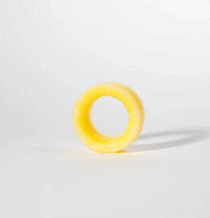 Jeden kus aroma krúžku Zenea na bielom pozadí