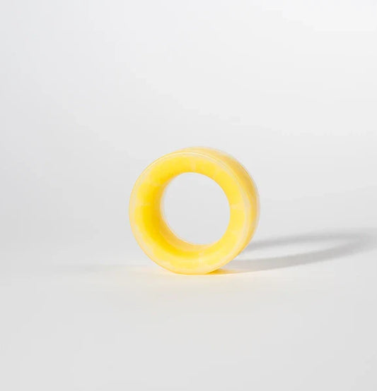 Jeden kus aroma krúžku Zenea na bielom pozadí